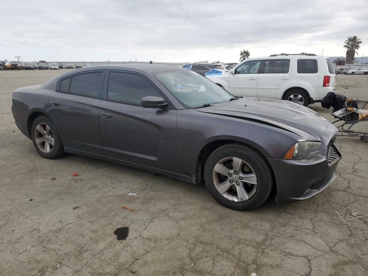 2013 DODGE CHARGER SE - Фото 4