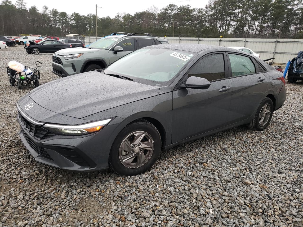 2024 HYUNDAI ELANTRA SE