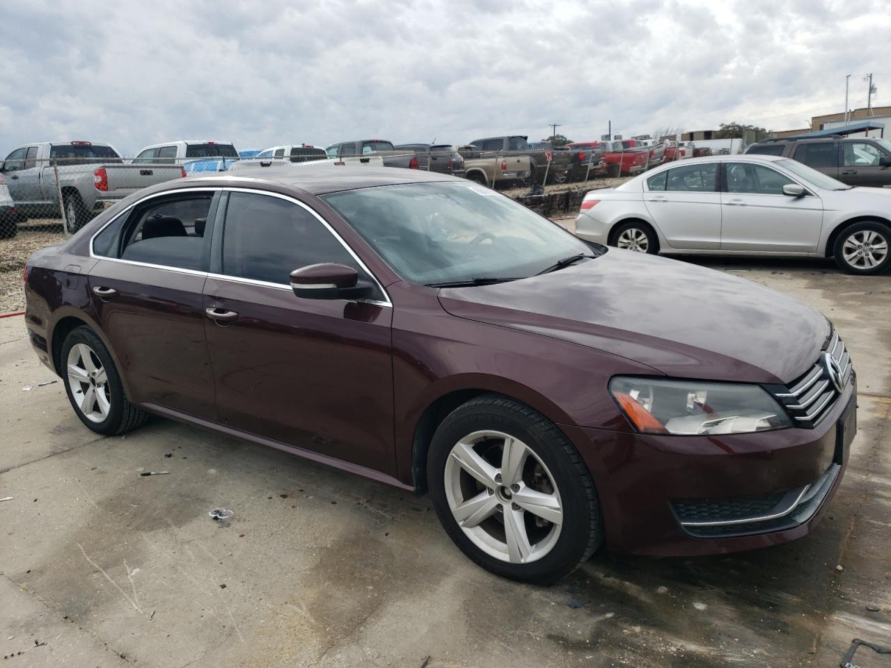 2013 VOLKSWAGEN PASSAT SE - Image 4