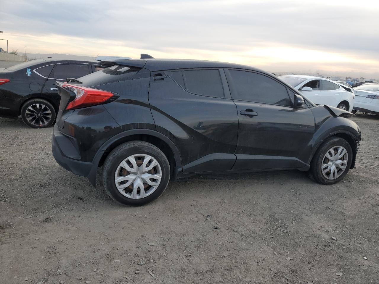 2021 TOYOTA C-HR XLE - Фото 3