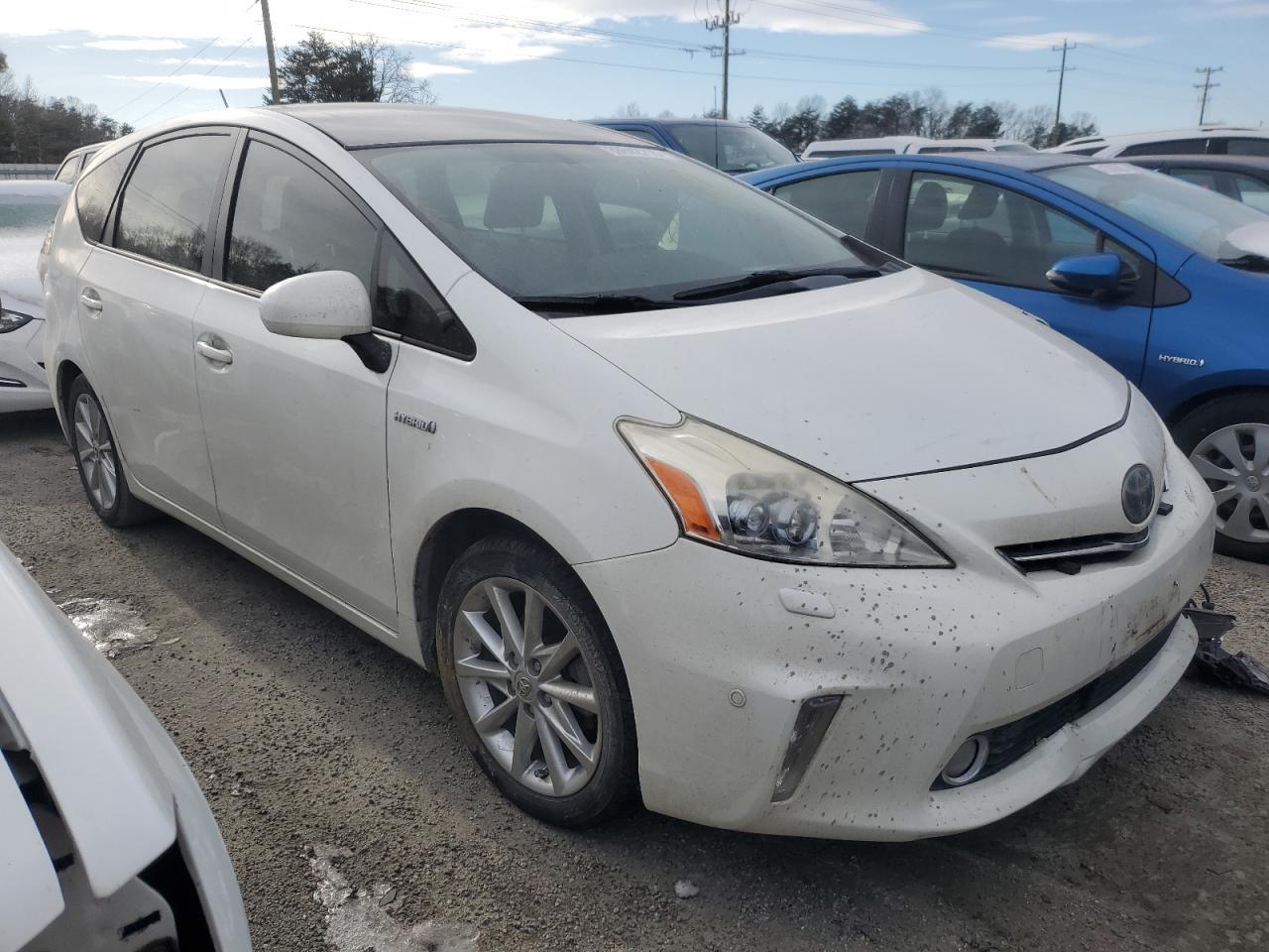 2013 TOYOTA PRIUS V - Image 4