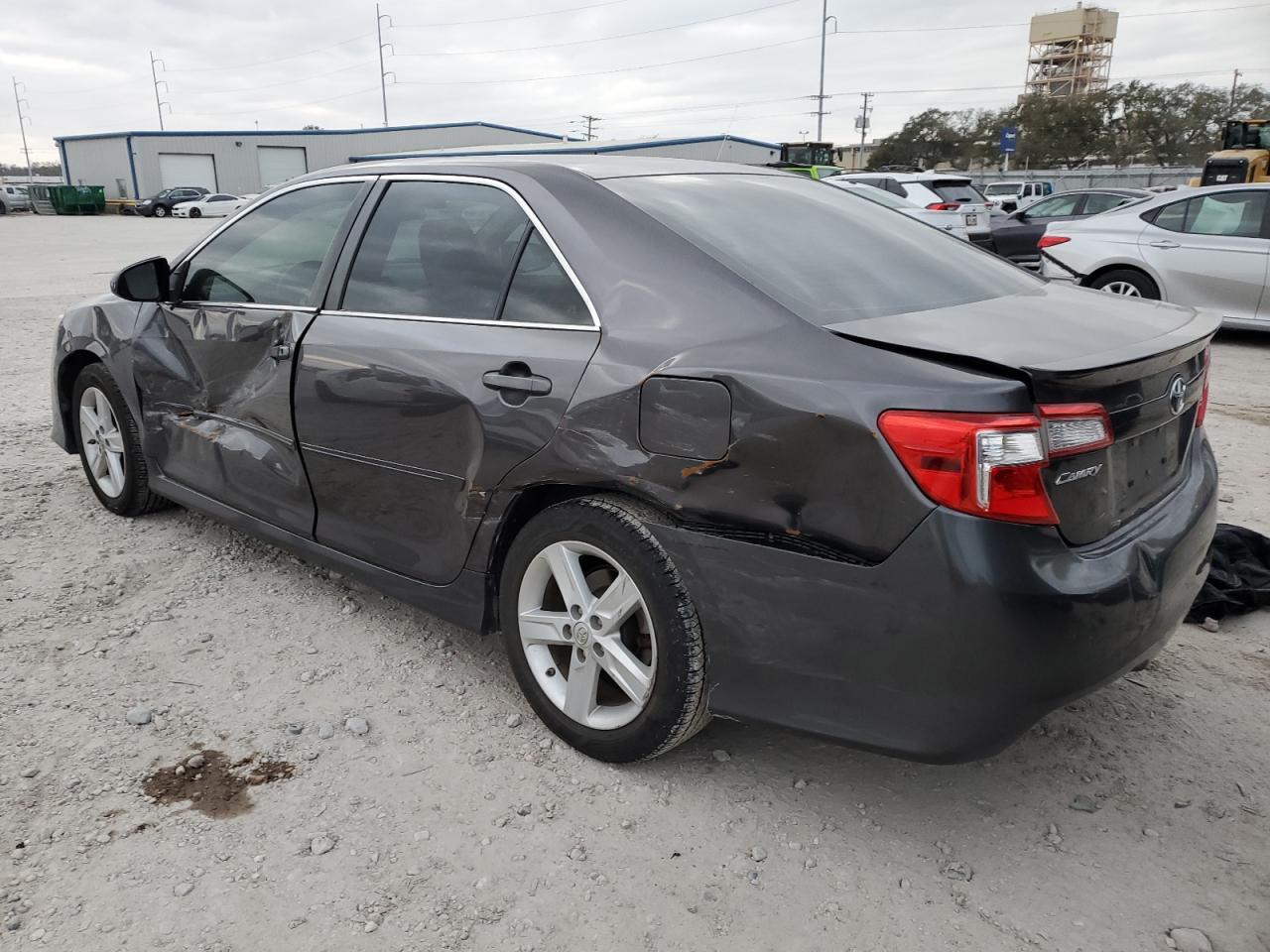 2014 TOYOTA CAMRY L - Фото 2