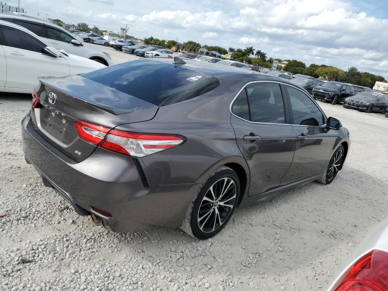 2020 TOYOTA CAMRY SE - Image 3