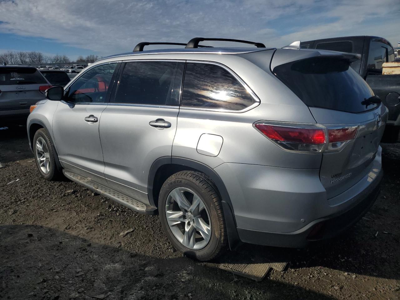 2015 TOYOTA HIGHLANDER - Image 2