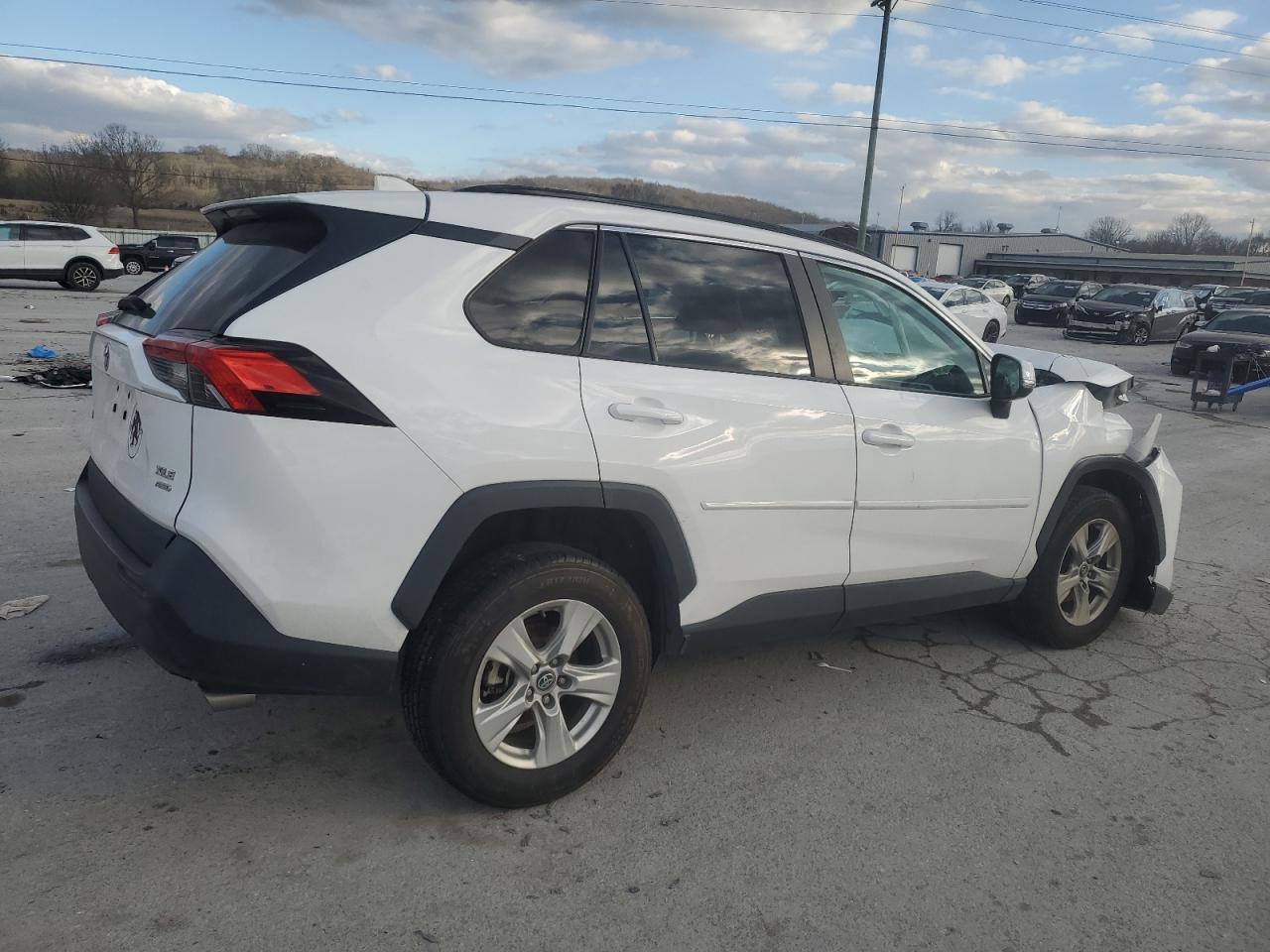 2020 TOYOTA RAV4 XLE - Image 3