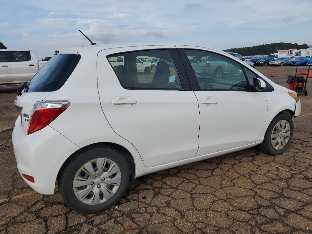 2013 TOYOTA YARIS - Фото 3