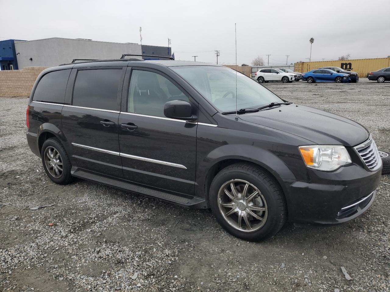 2014 CHRYSLER TOWN & COU - Image 4