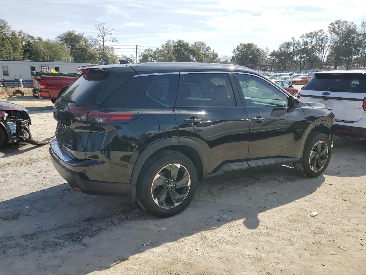 2024 NISSAN ROGUE SV - Image 3