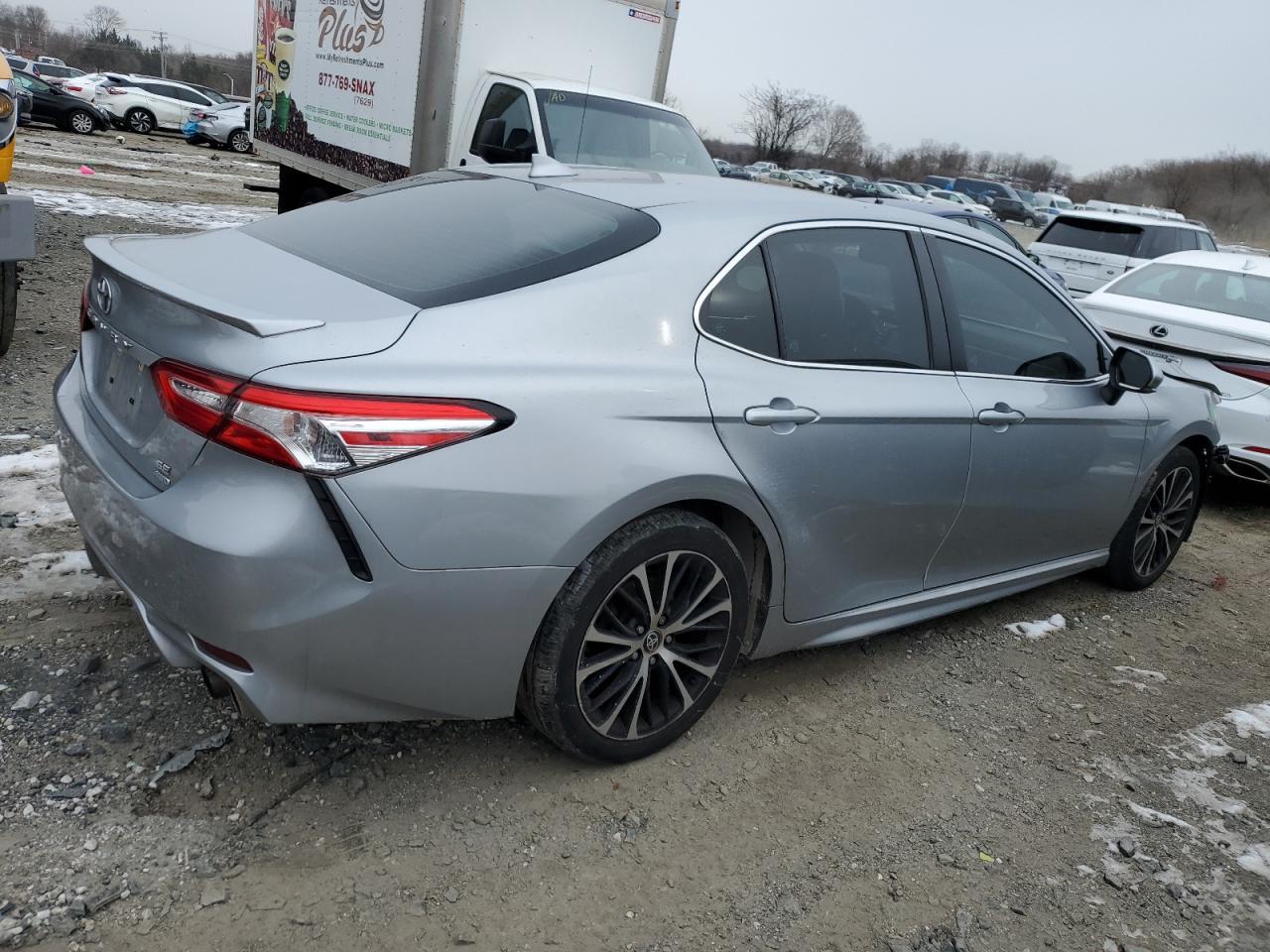 2020 TOYOTA CAMRY SE - Фото 3