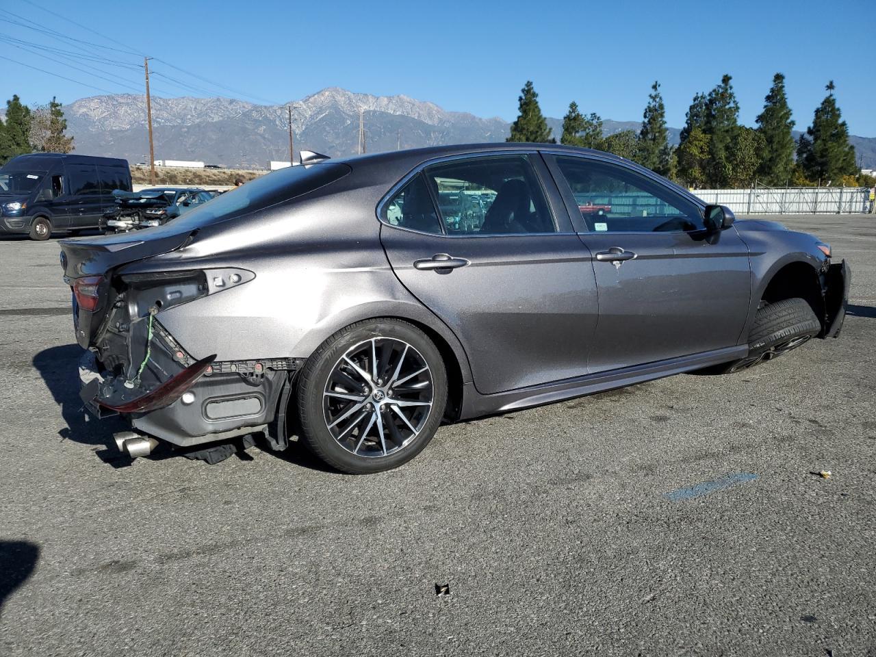 2021 TOYOTA CAMRY SE - Фото 3