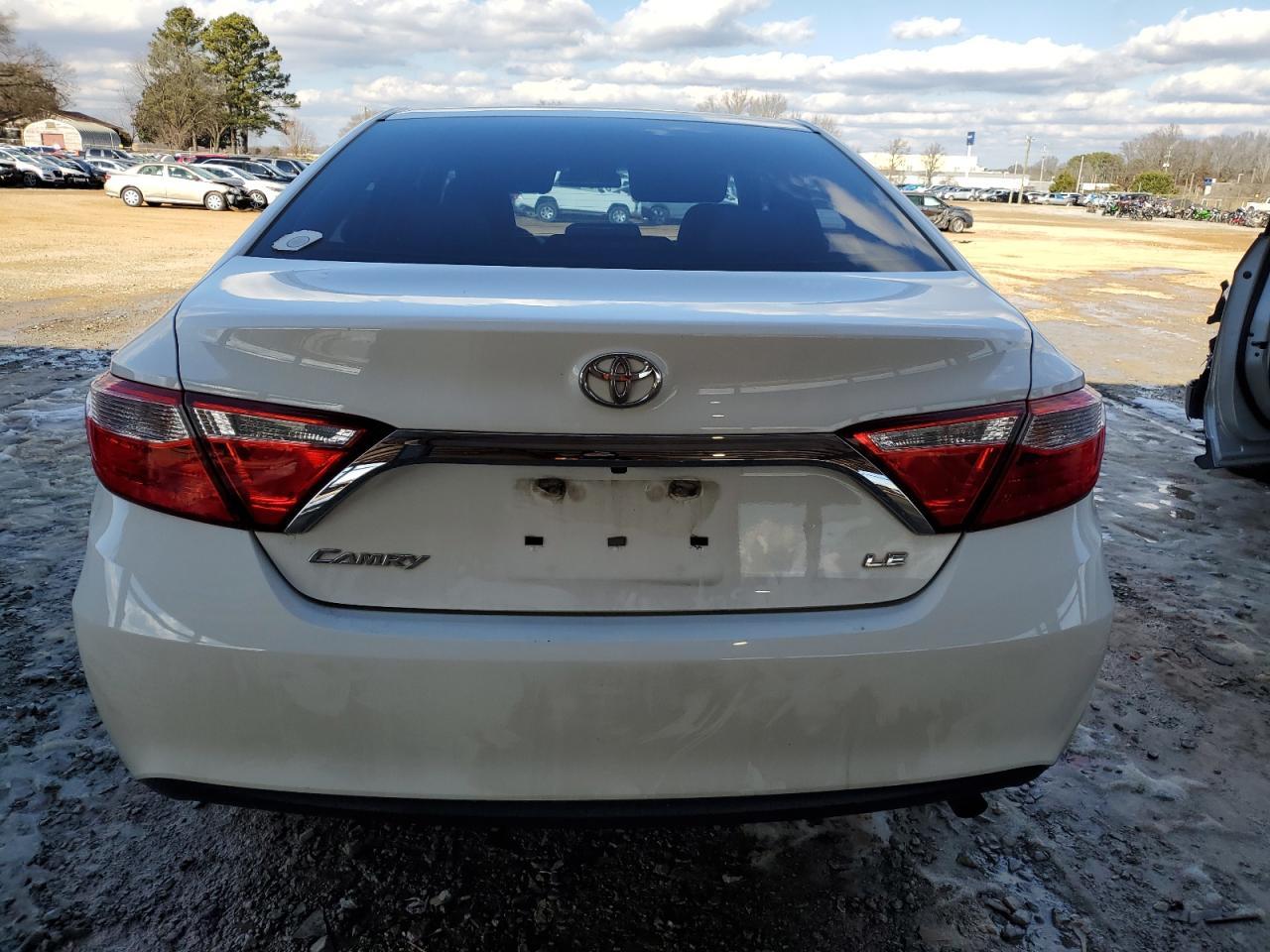 2017 TOYOTA CAMRY LE - Image 6
