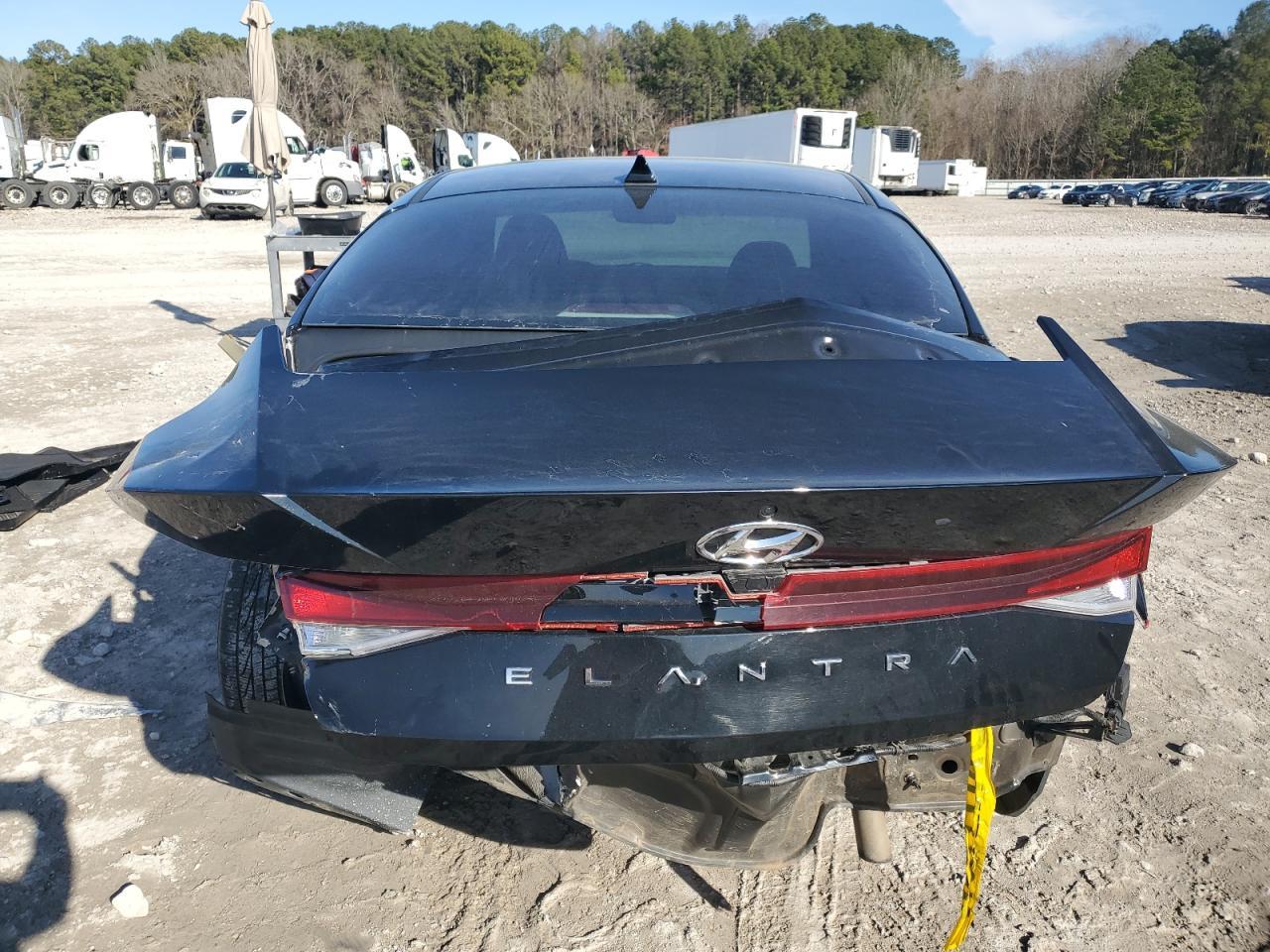 2022 HYUNDAI ELANTRA SE - Image 6