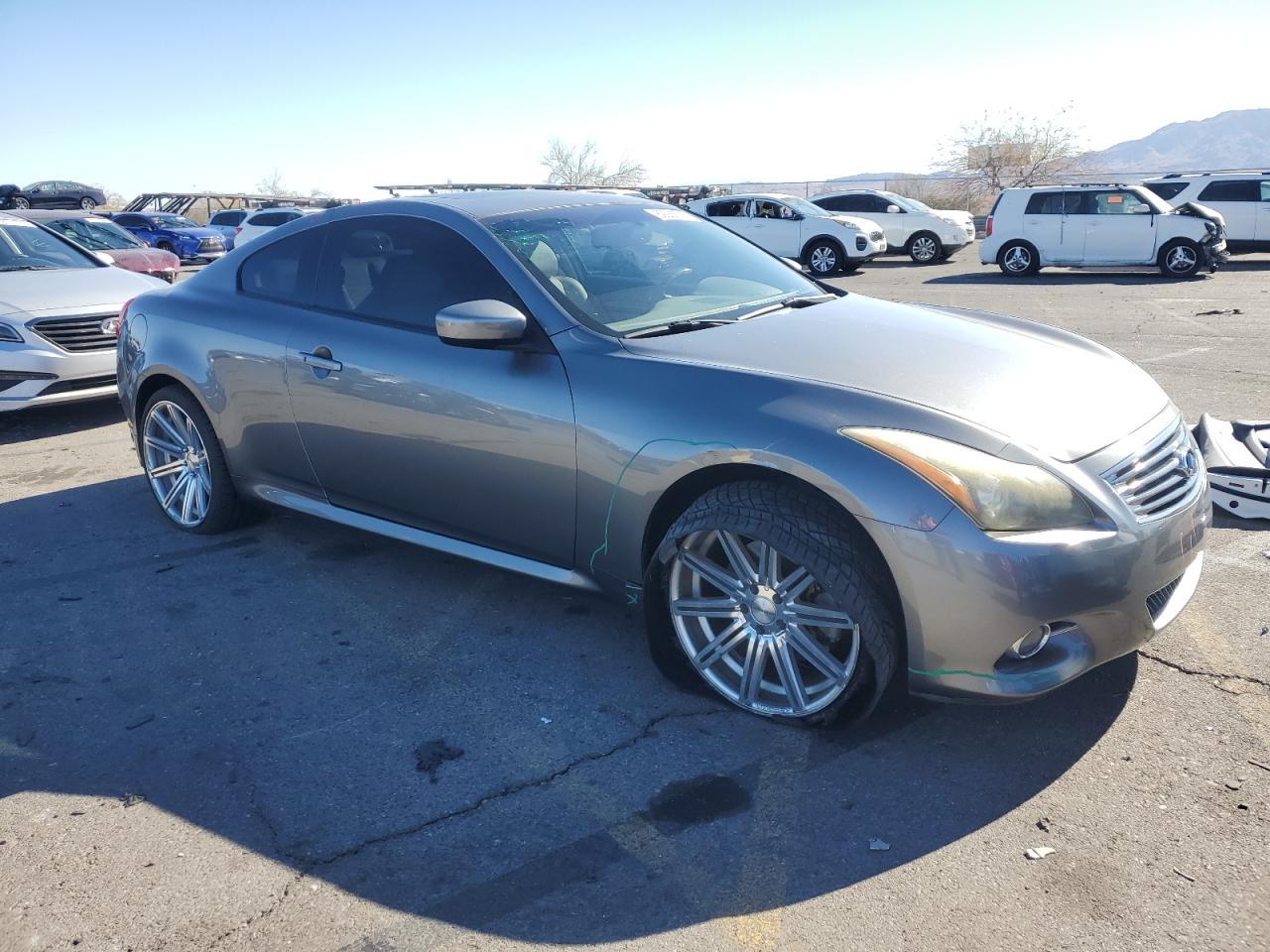 2011 INFINITI G37 - Image 4