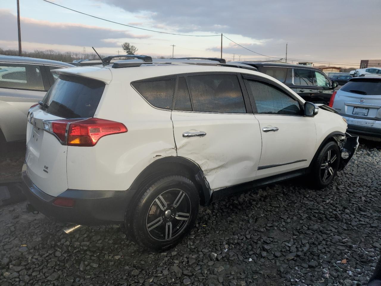 2015 TOYOTA RAV4 LE - Фото 3