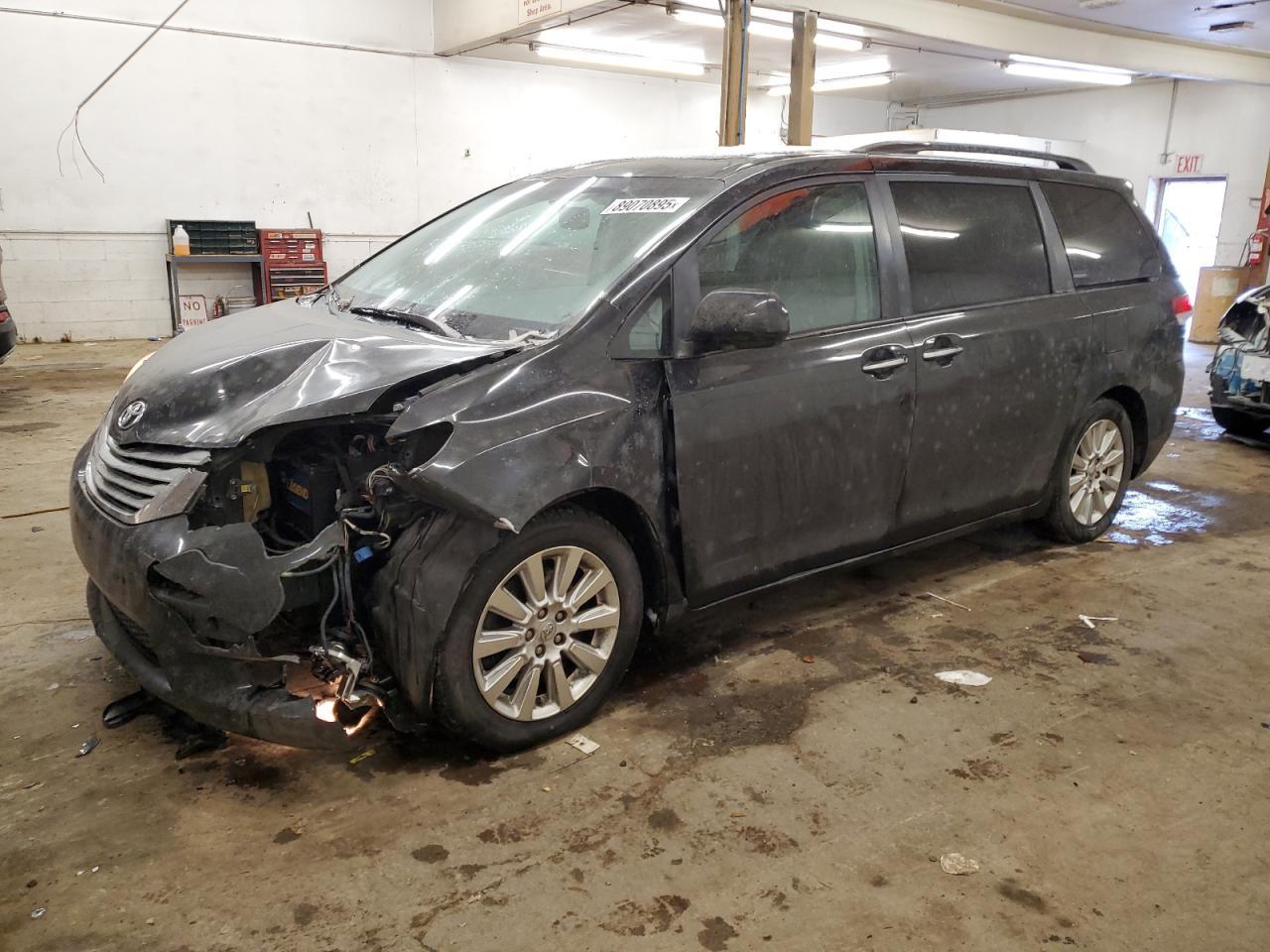 2011 TOYOTA SIENNA XLE