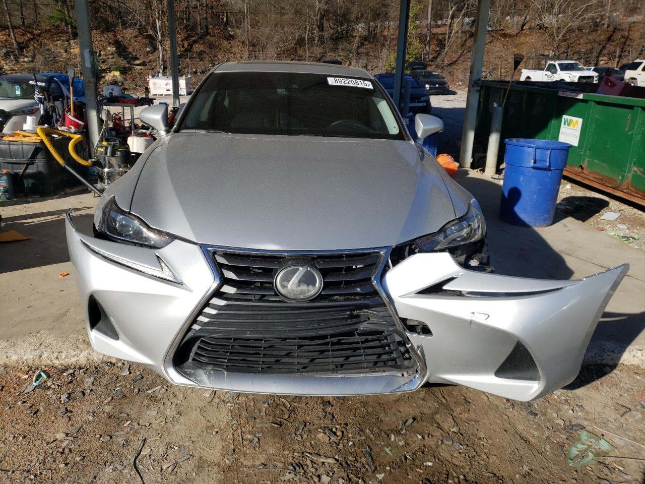 2017 LEXUS IS 200T - Фото 5