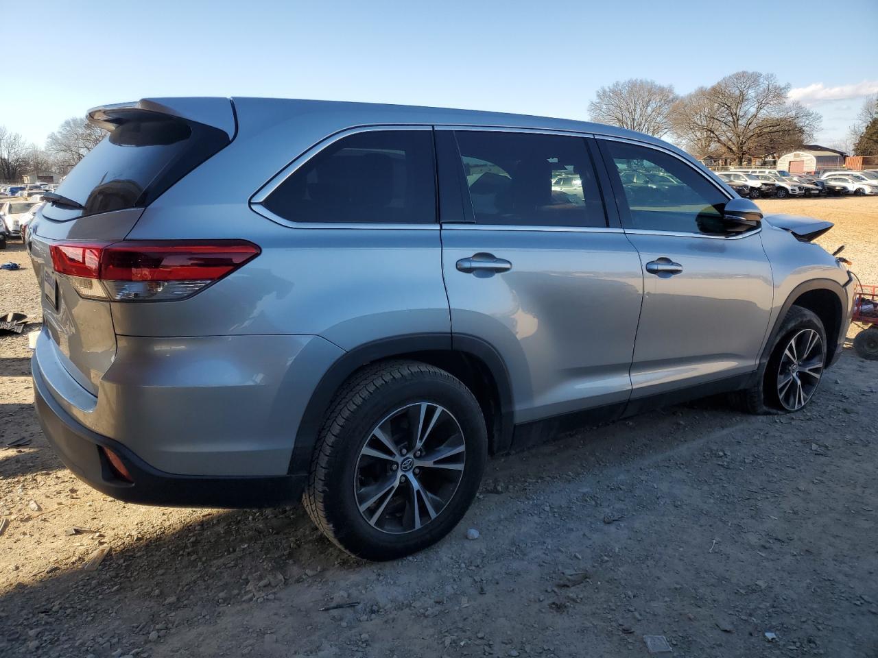 2019 TOYOTA HIGHLANDER - Image 3