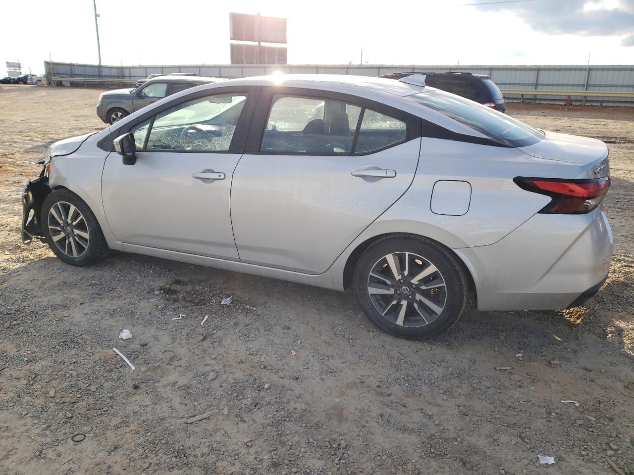 2021 NISSAN VERSA SV - Фото 2