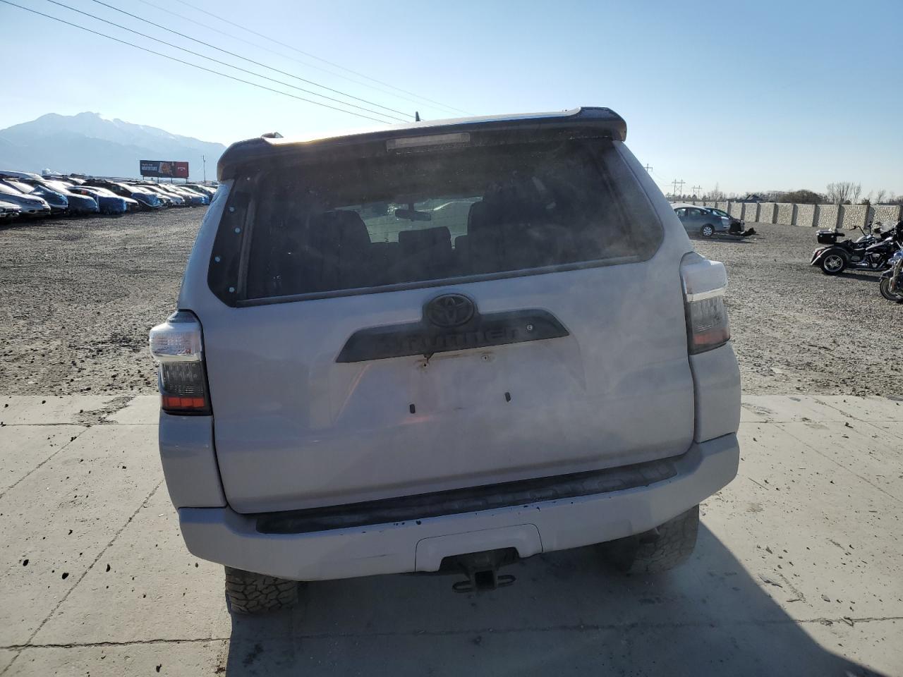 2017 TOYOTA 4RUNNER SR - Image 6