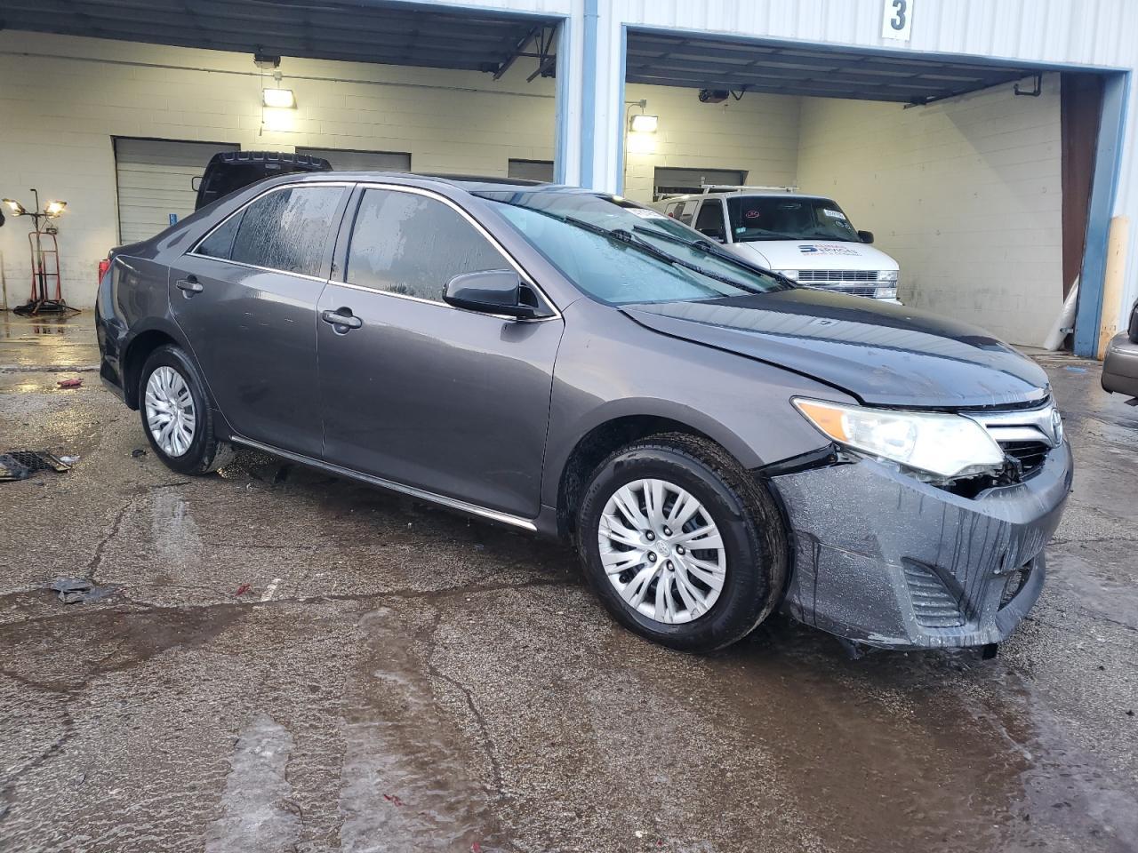 2014 TOYOTA CAMRY L - Image 4