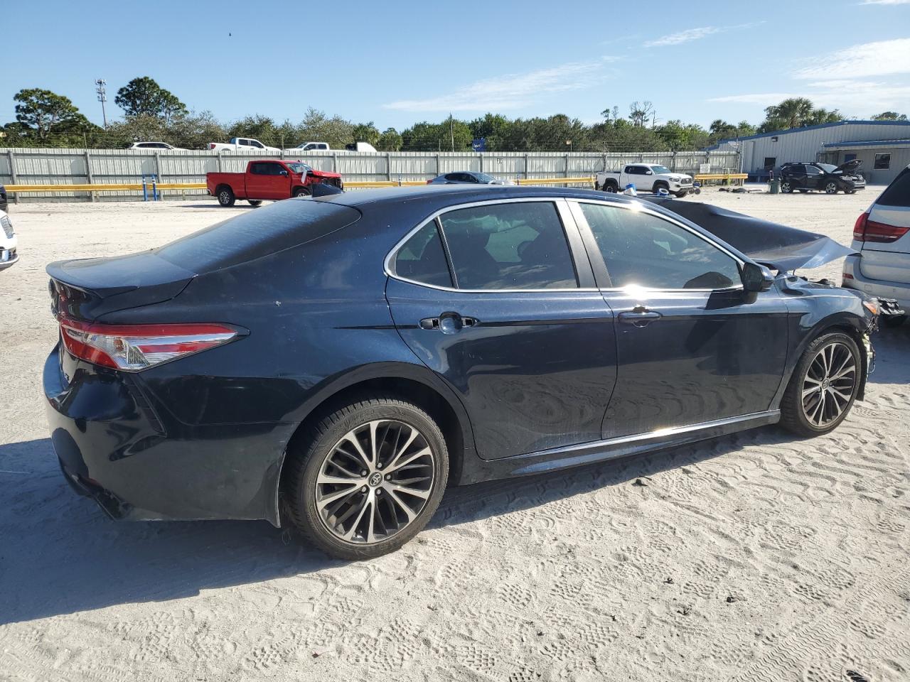 2020 TOYOTA CAMRY SE - Image 3