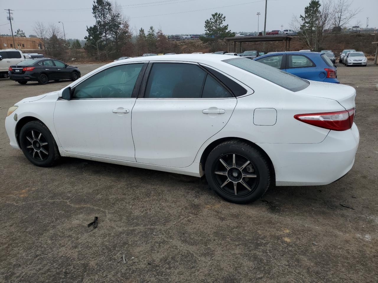 2015 TOYOTA CAMRY LE - Image 2