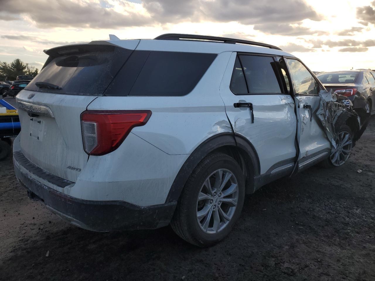 2022 FORD EXPLORER X - Фото 3