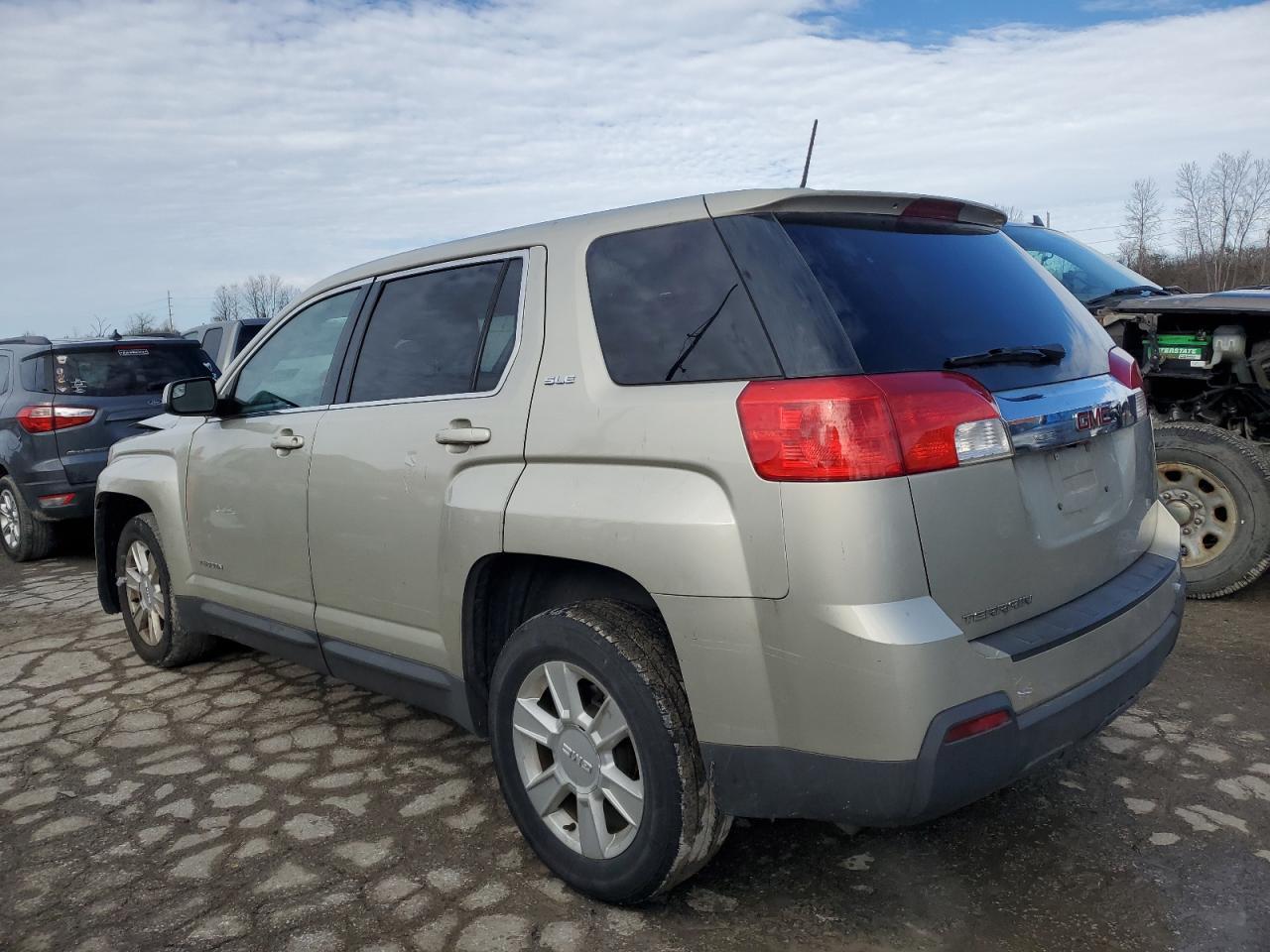 2013 GMC TERRAIN SL - Image 2