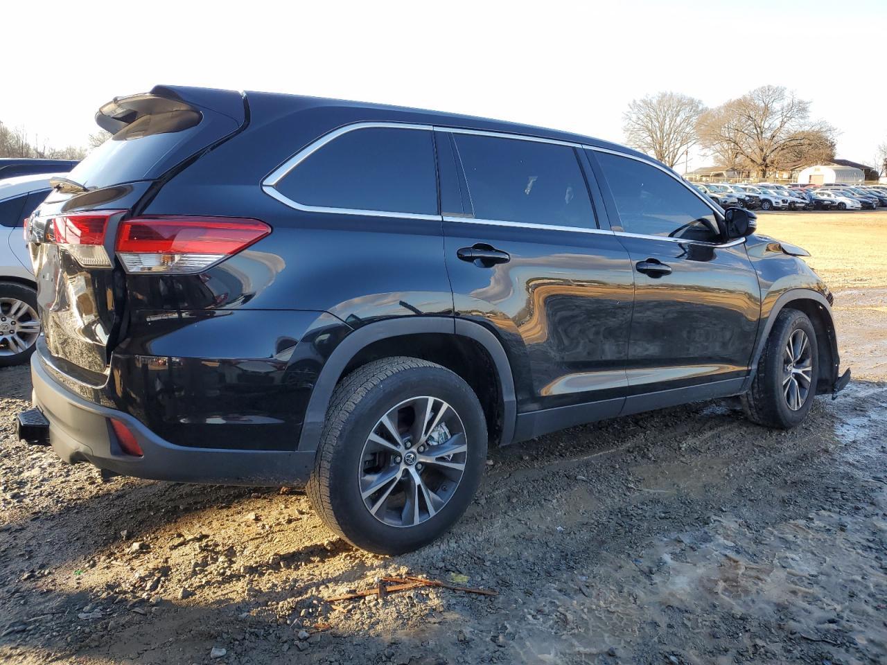 2019 TOYOTA HIGHLANDER - Image 3