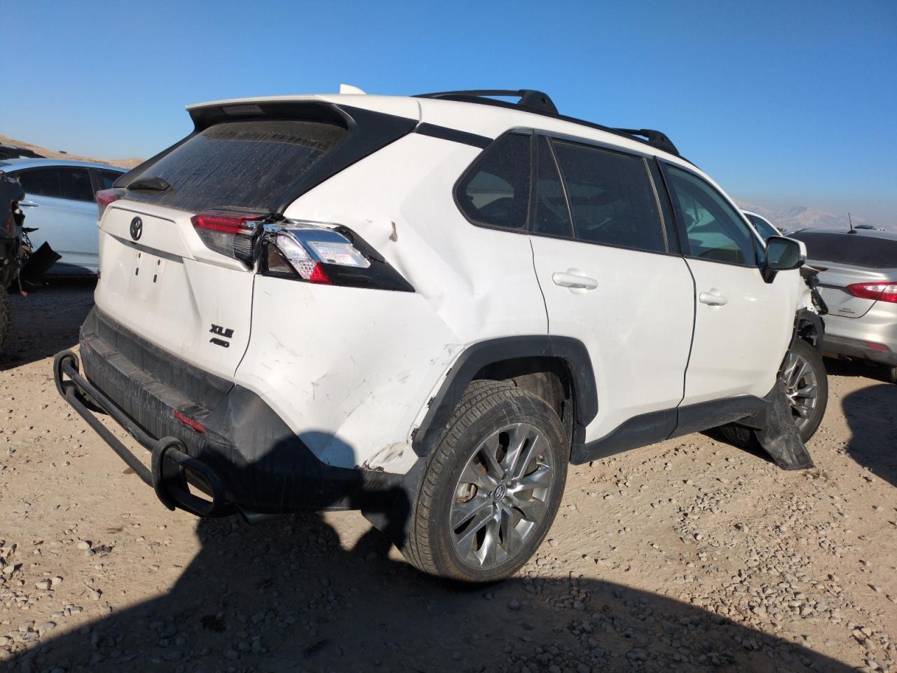 2019 TOYOTA RAV4 XLE P - Фото 3