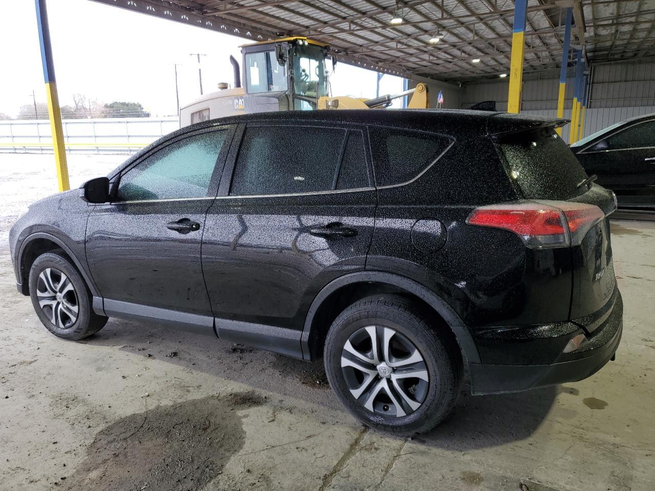 2018 TOYOTA RAV4 LE - Фото 2