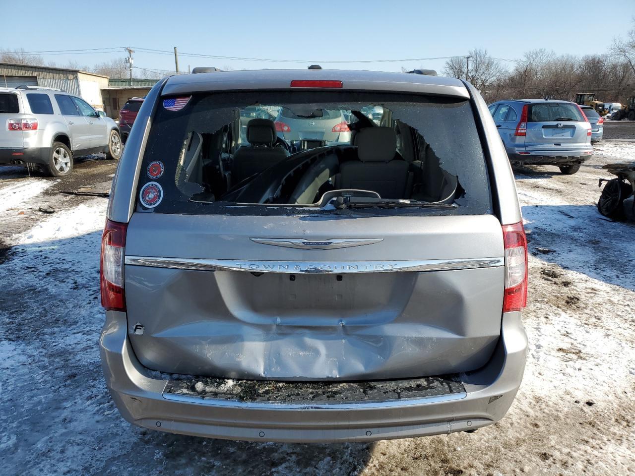 2014 CHRYSLER TOWN & COU - Image 6