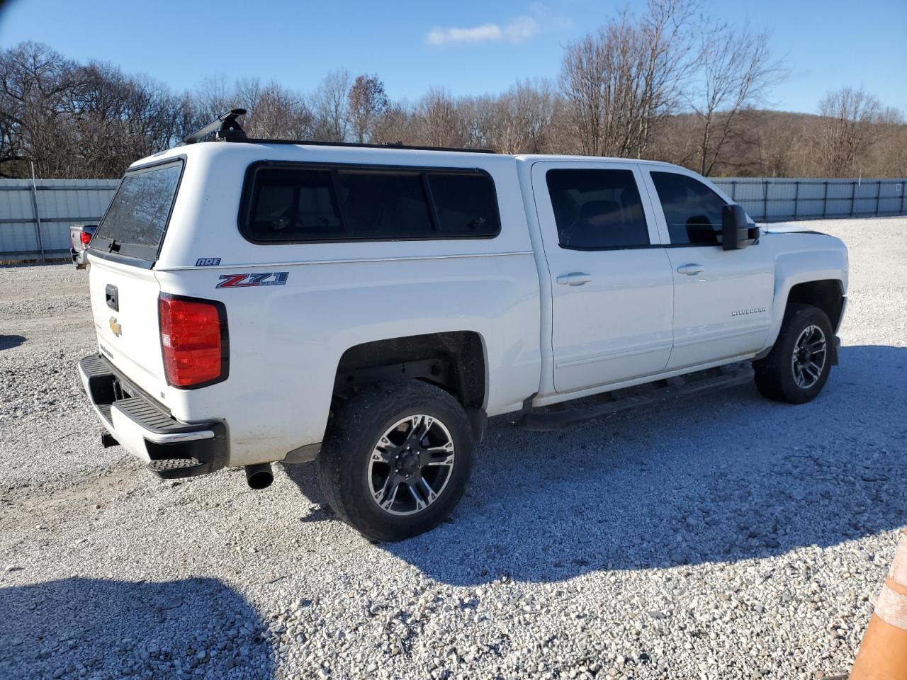 2017 CHEVROLET SILVERADO - Image 3