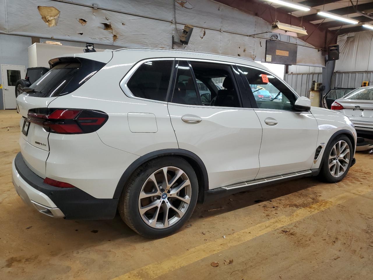 2024 BMW X5 XDRIVE5 - Image 3