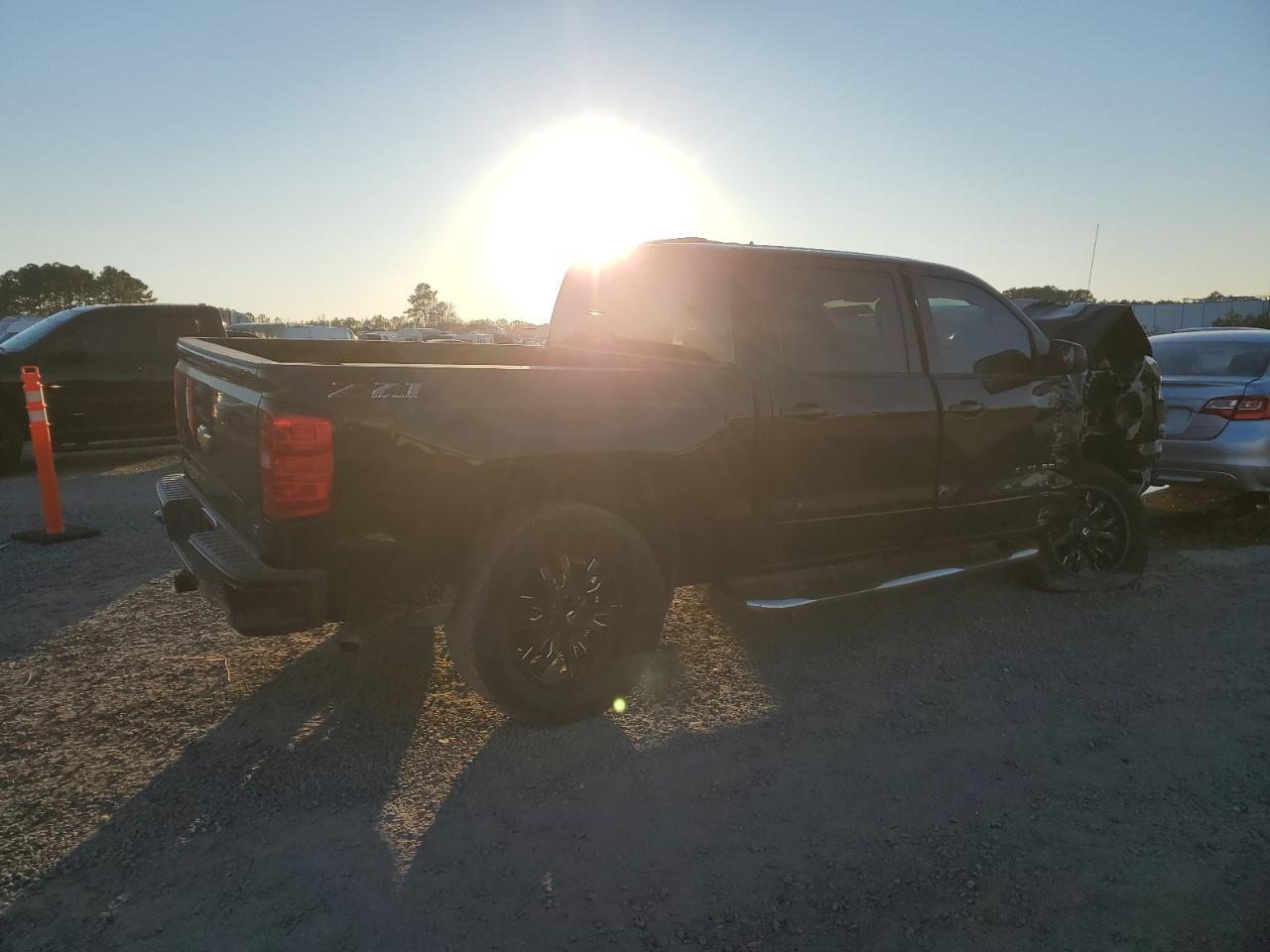 2018 CHEVROLET SILVERADO - Фото 3