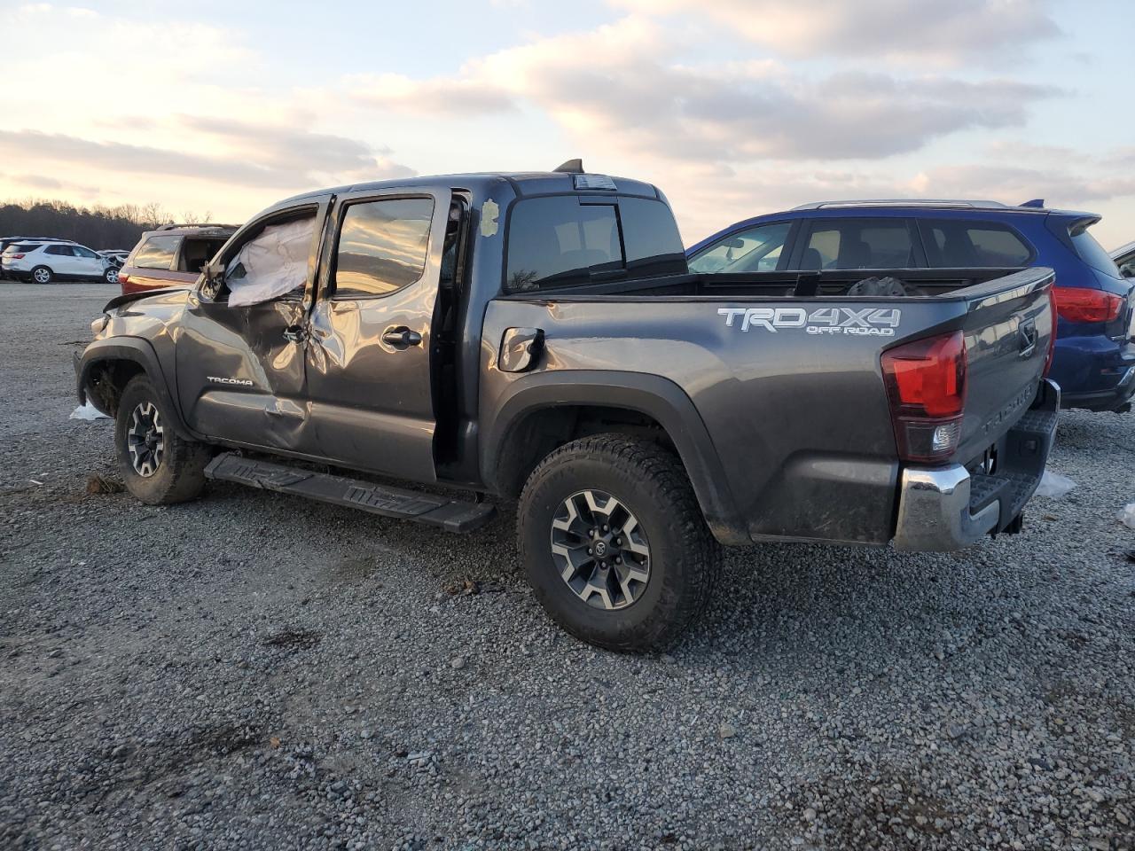 2018 TOYOTA TACOMA DOU - Фото 2