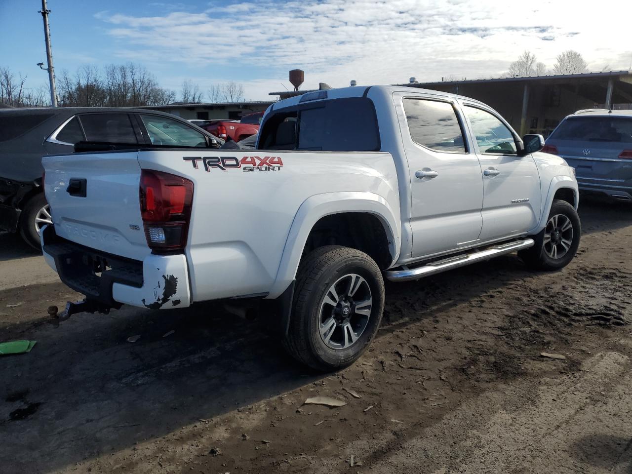 2019 TOYOTA TACOMA DOU - Фото 3