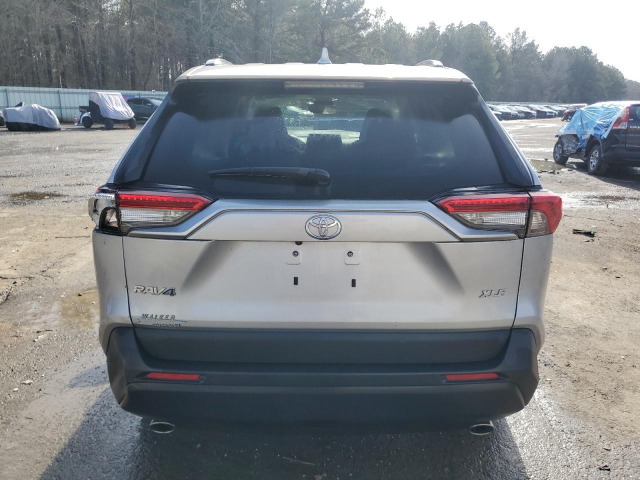 2024 TOYOTA RAV4 XLE P - Фото 6