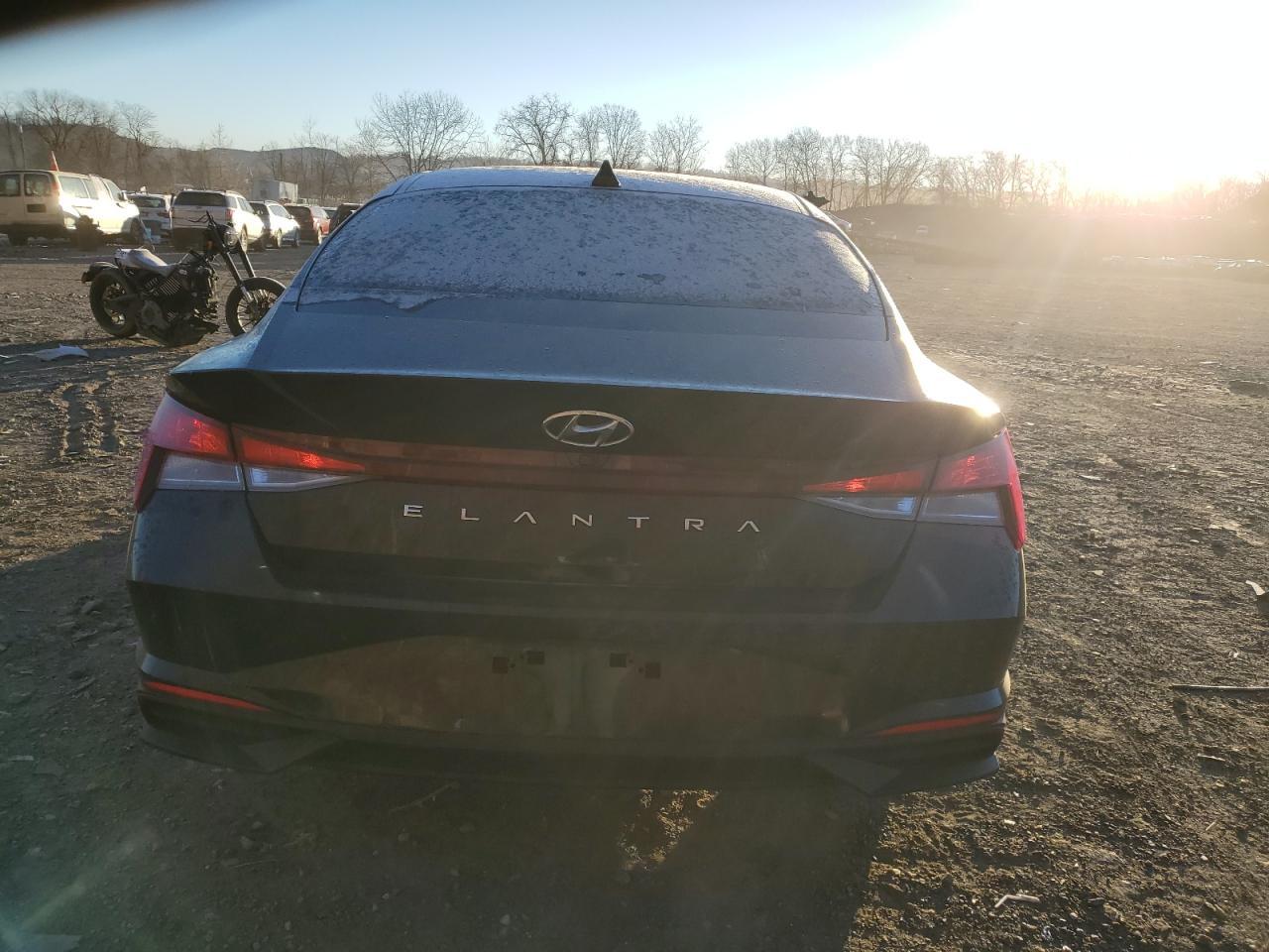 2023 HYUNDAI ELANTRA SE - Image 6