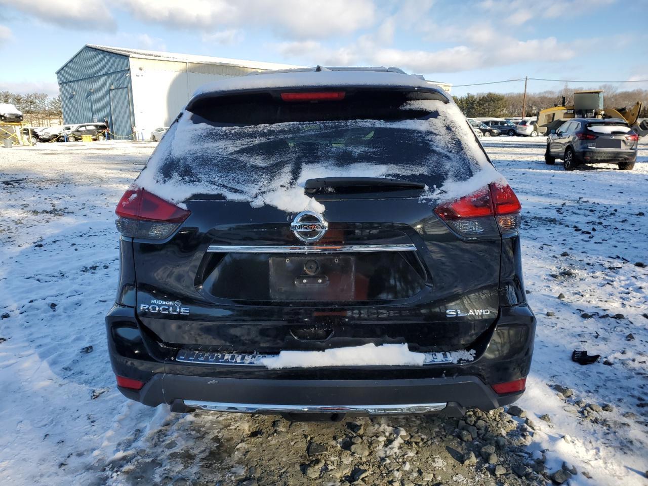 2017 NISSAN ROGUE SV - Image 6