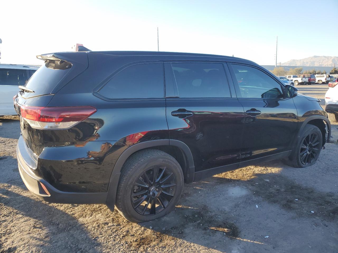 2019 TOYOTA HIGHLANDER - Фото 3