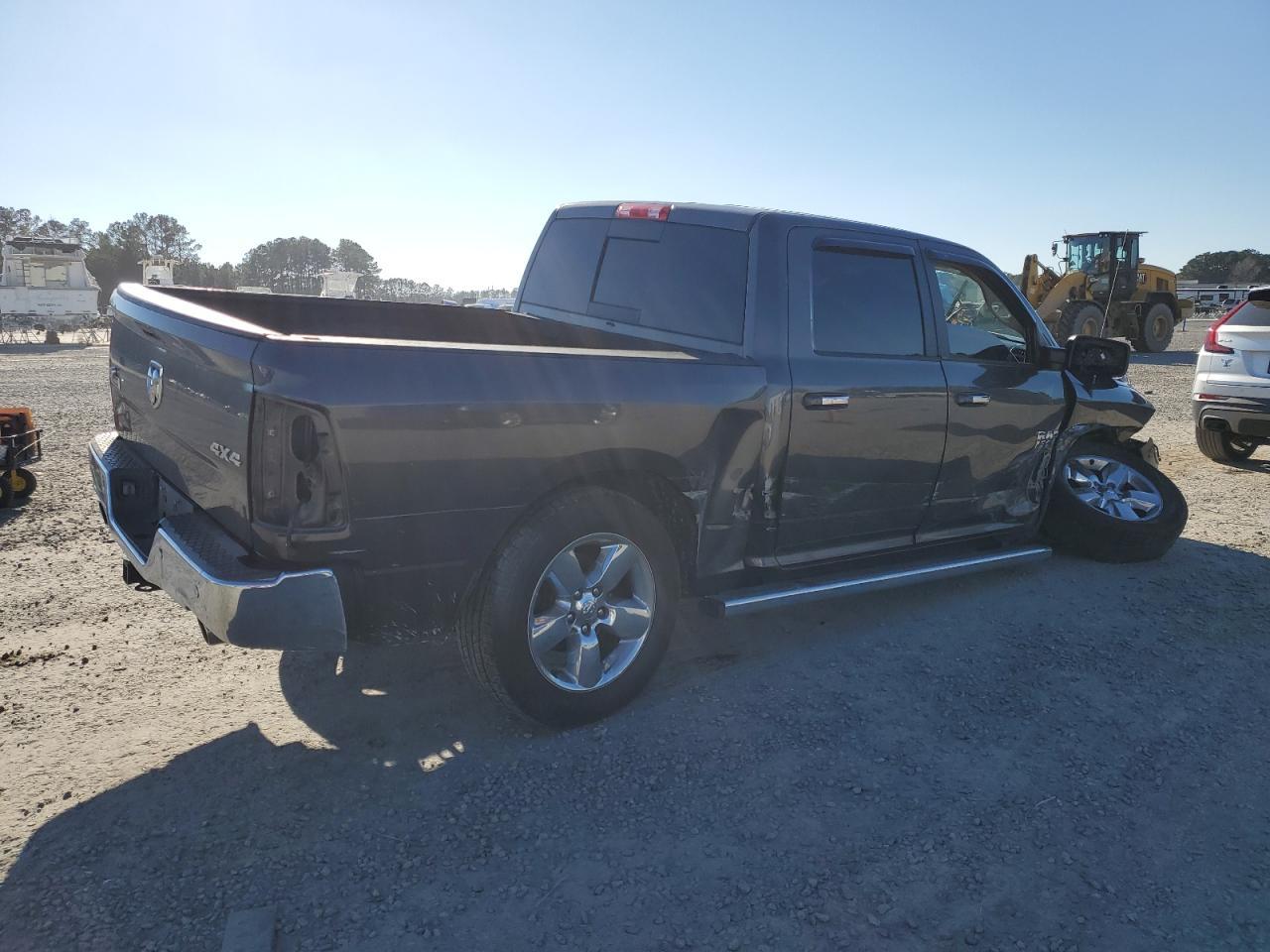 2017 RAM 1500 SLT - Фото 3