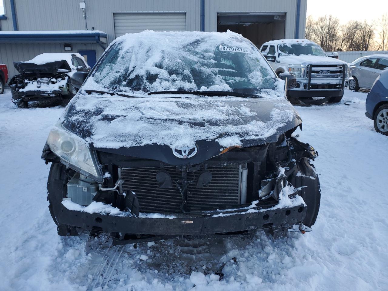 2015 TOYOTA SIENNA XLE - Фото 5