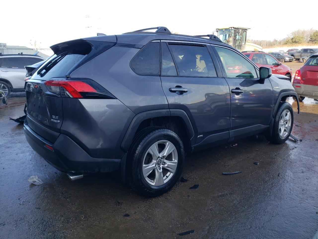 2020 TOYOTA RAV4 XLE - Image 3