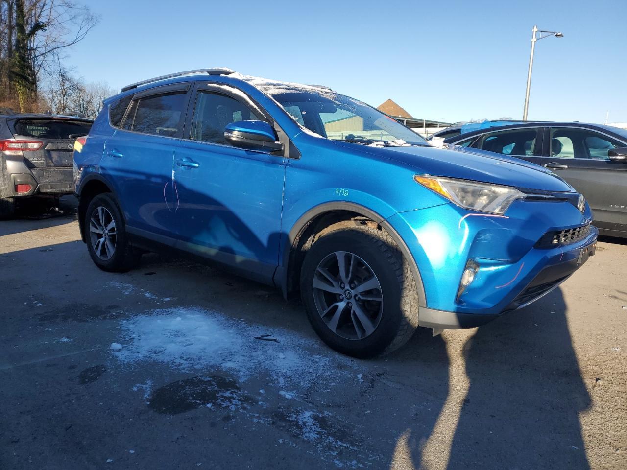 2017 TOYOTA RAV4 XLE - Image 4