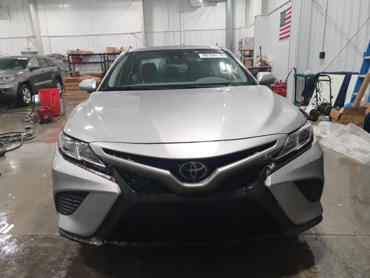 2020 TOYOTA CAMRY SE - Фото 5