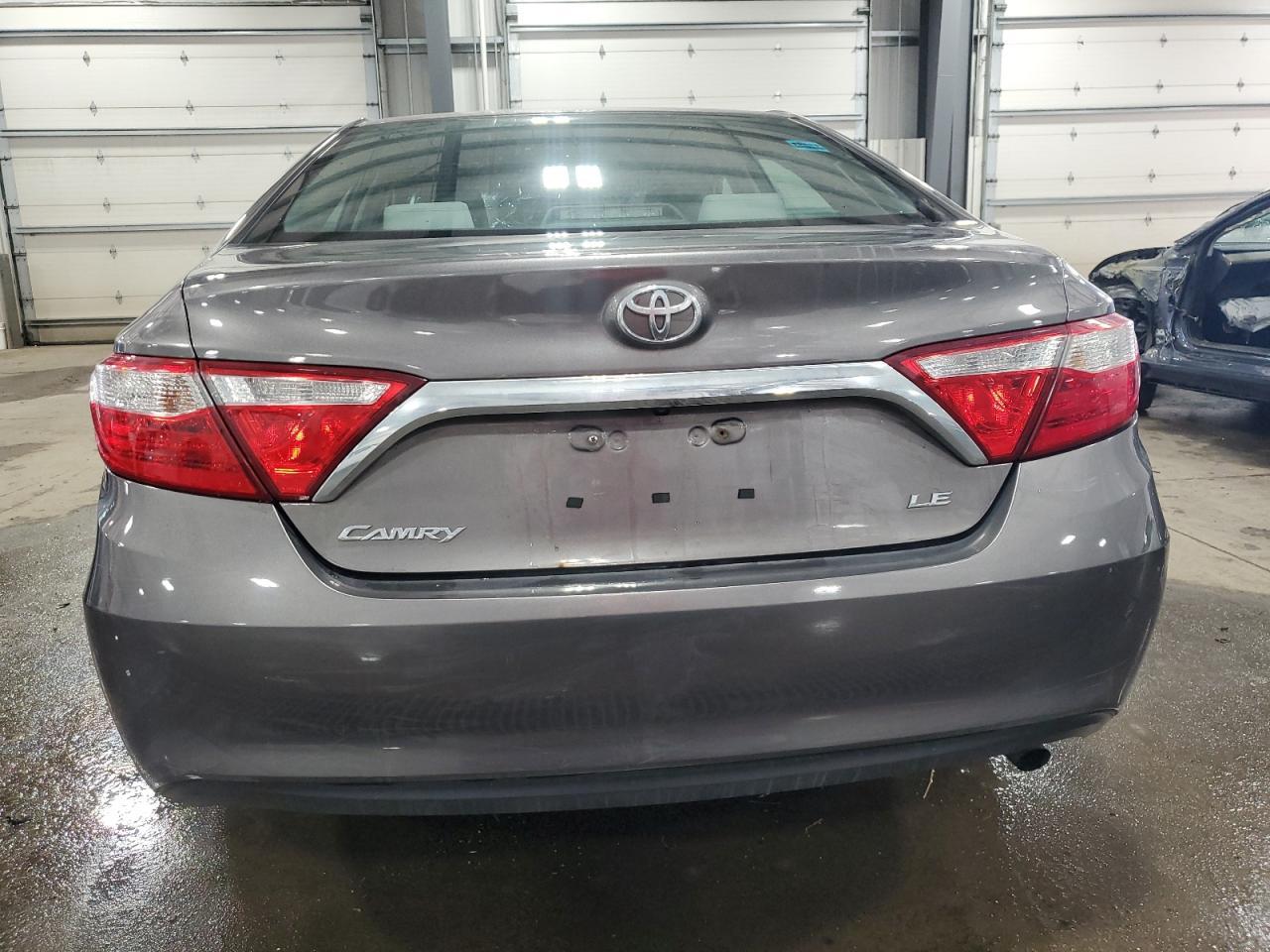 2017 TOYOTA CAMRY LE - Фото 6