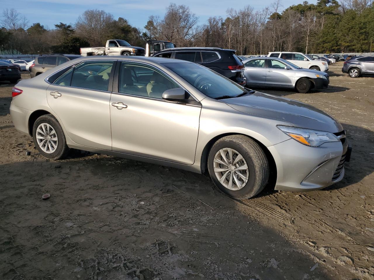 2015 TOYOTA CAMRY LE - Image 4