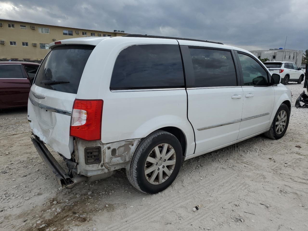 2014 CHRYSLER TOWN & COU - Image 3