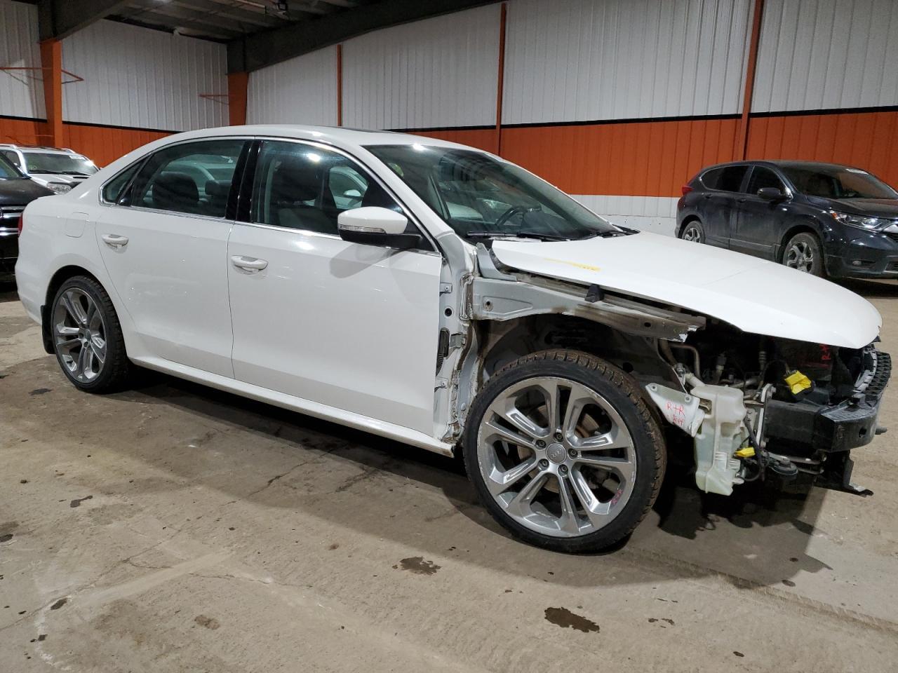 2015 VOLKSWAGEN PASSAT SE - Фото 4